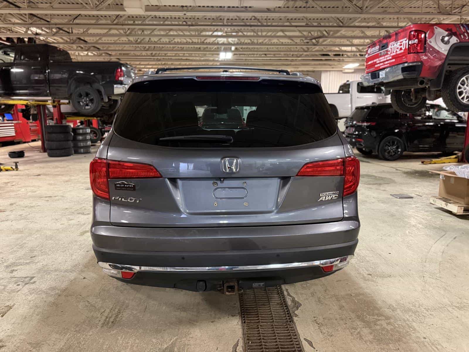 2017 Honda Pilot Touring - Image 6