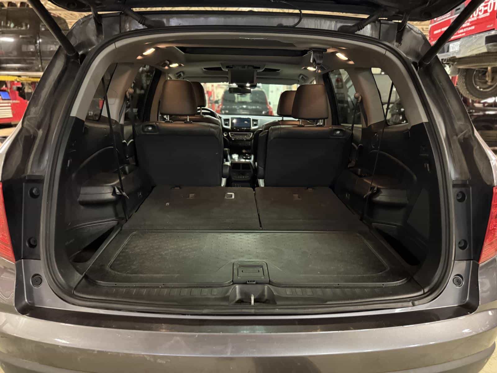 2017 Honda Pilot Touring - Image 9