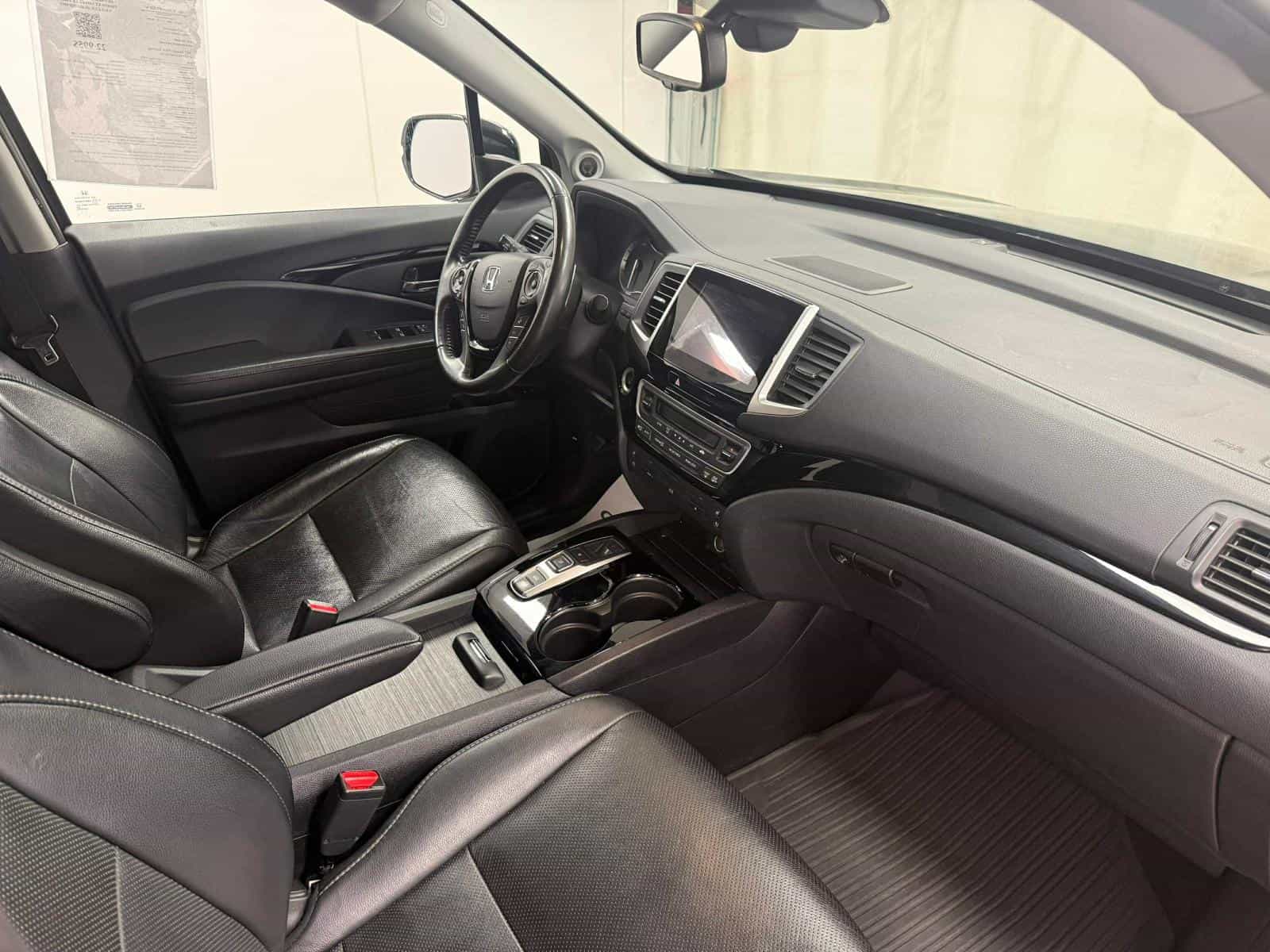 2017 Honda Pilot Touring - Image 11