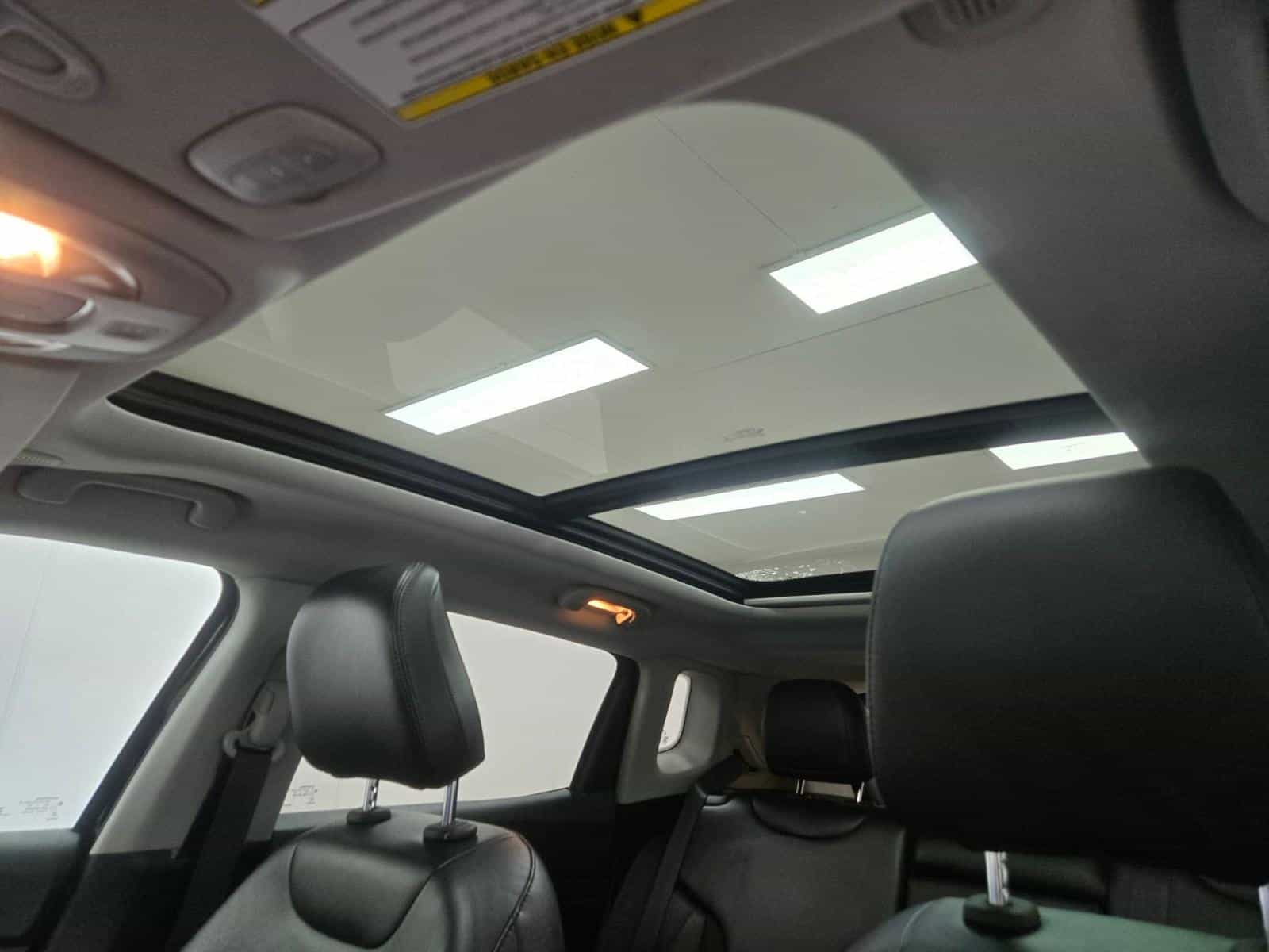 2022 Jeep Compass Trailhawk - Image 14