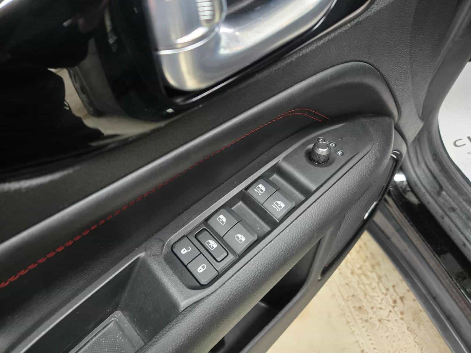 2022 Jeep Compass Trailhawk - Image 16