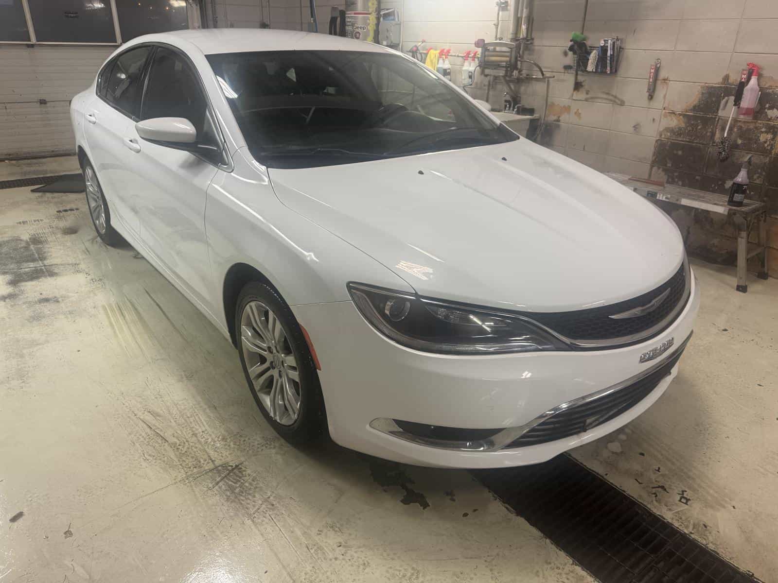 2015 Chrysler 200 Limited - Image 4