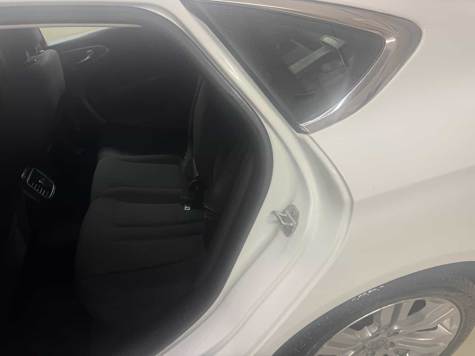 2015 Chrysler 200 Limited - Image 6