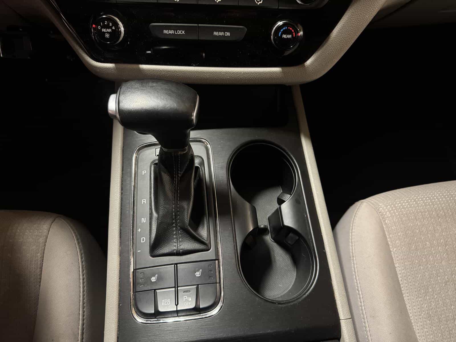 2018 Kia Sedona LX - Image 11