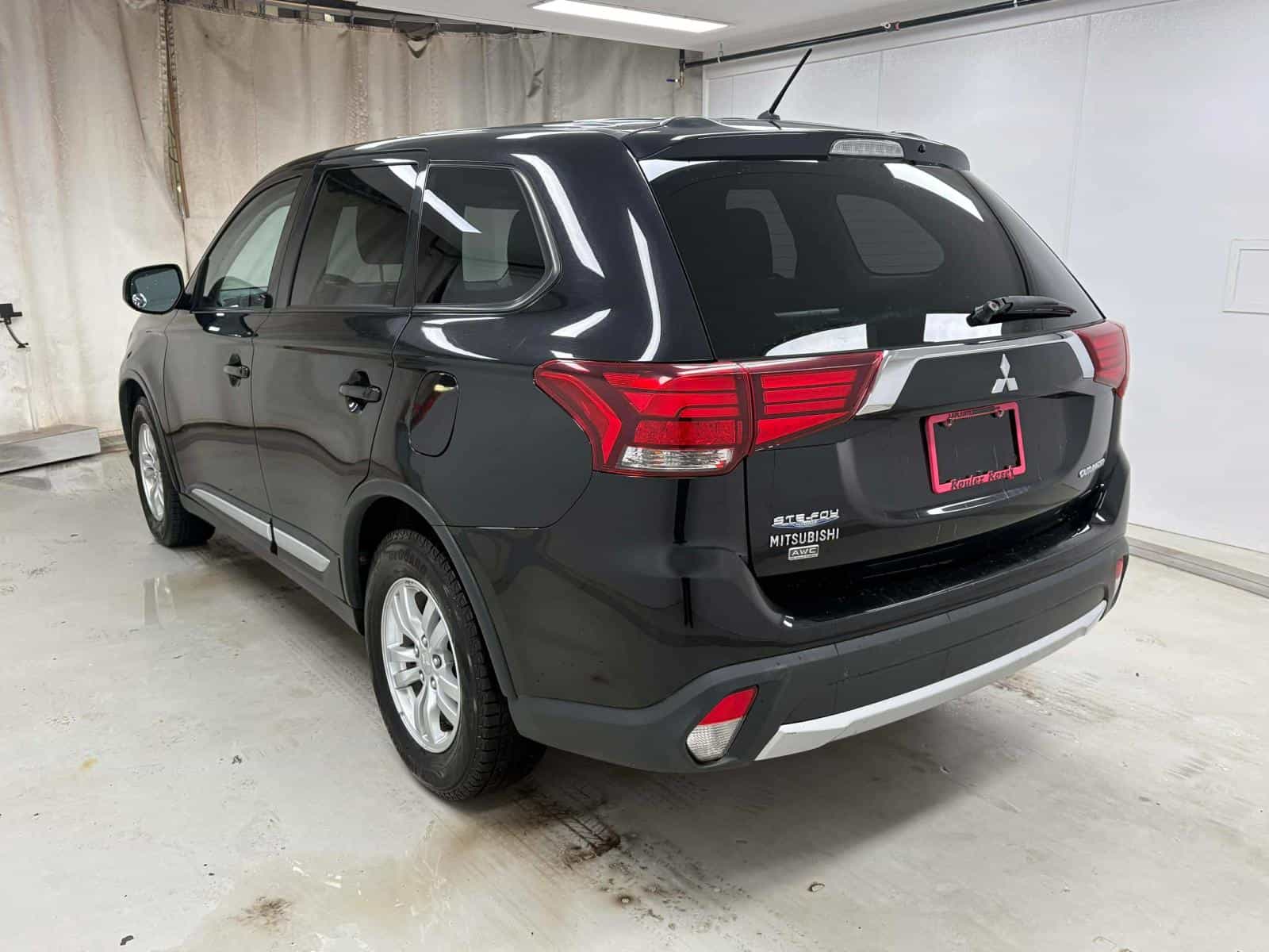 2016 Mitsubishi OUTLANDER ES ES - Image 4