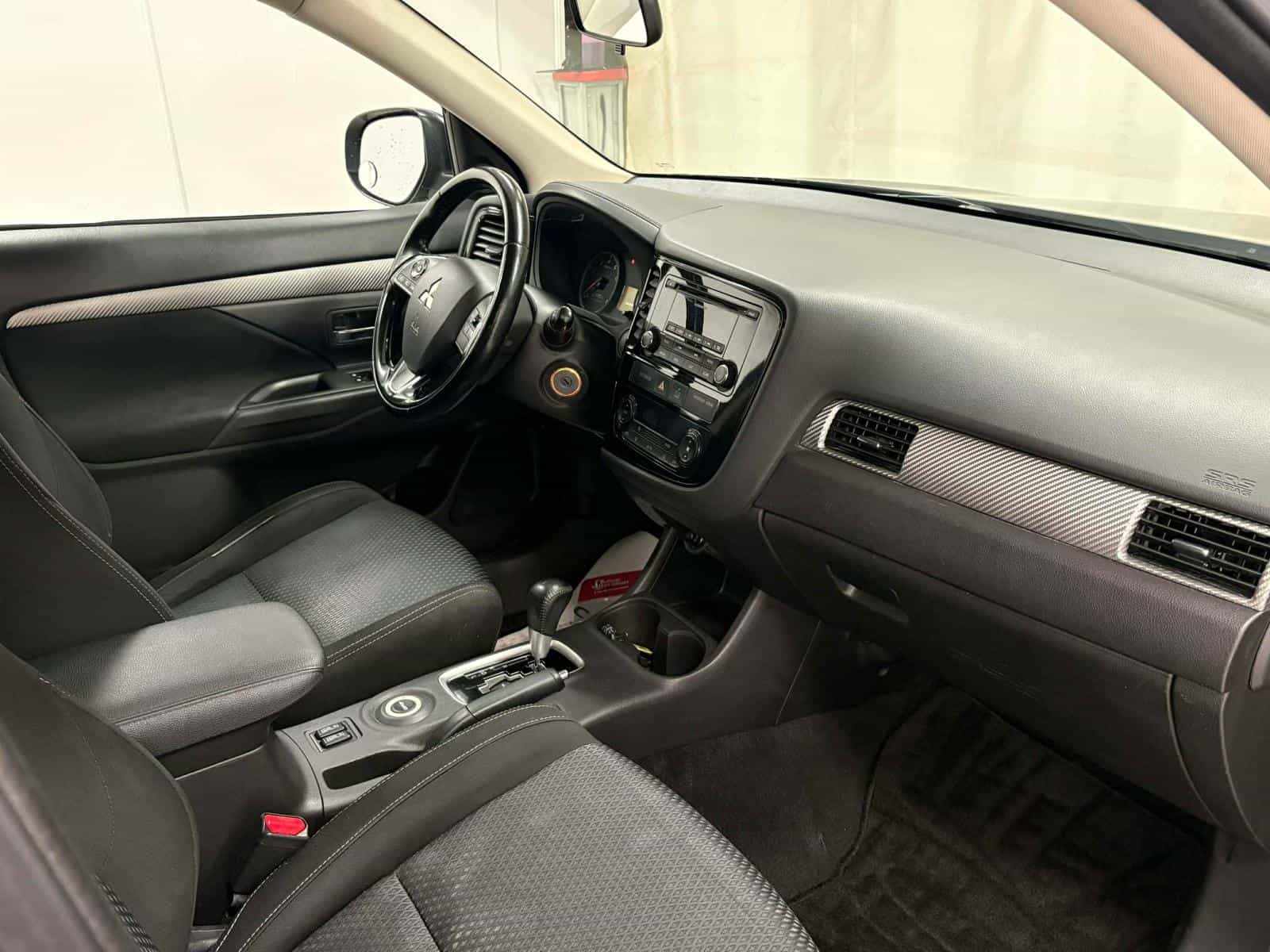 2016 Mitsubishi OUTLANDER ES ES - Image 11