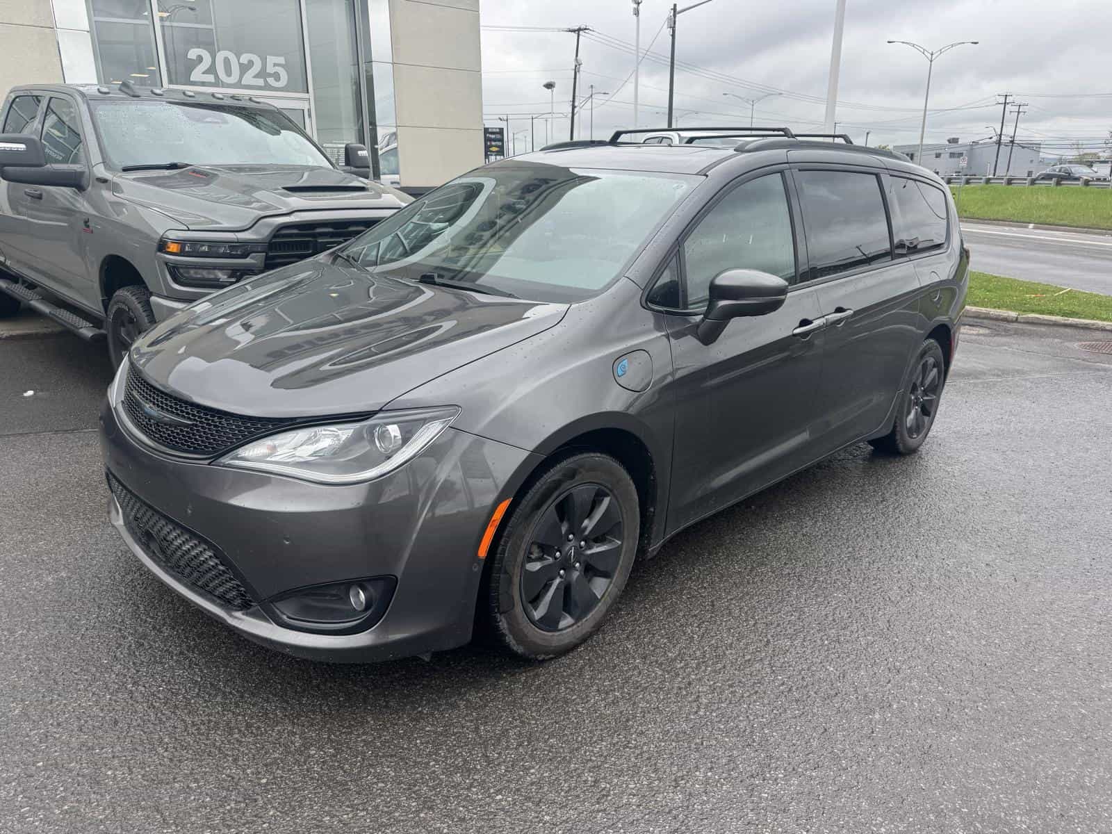 2020 Chrysler Pacifica Hybrid Limited - Image 1