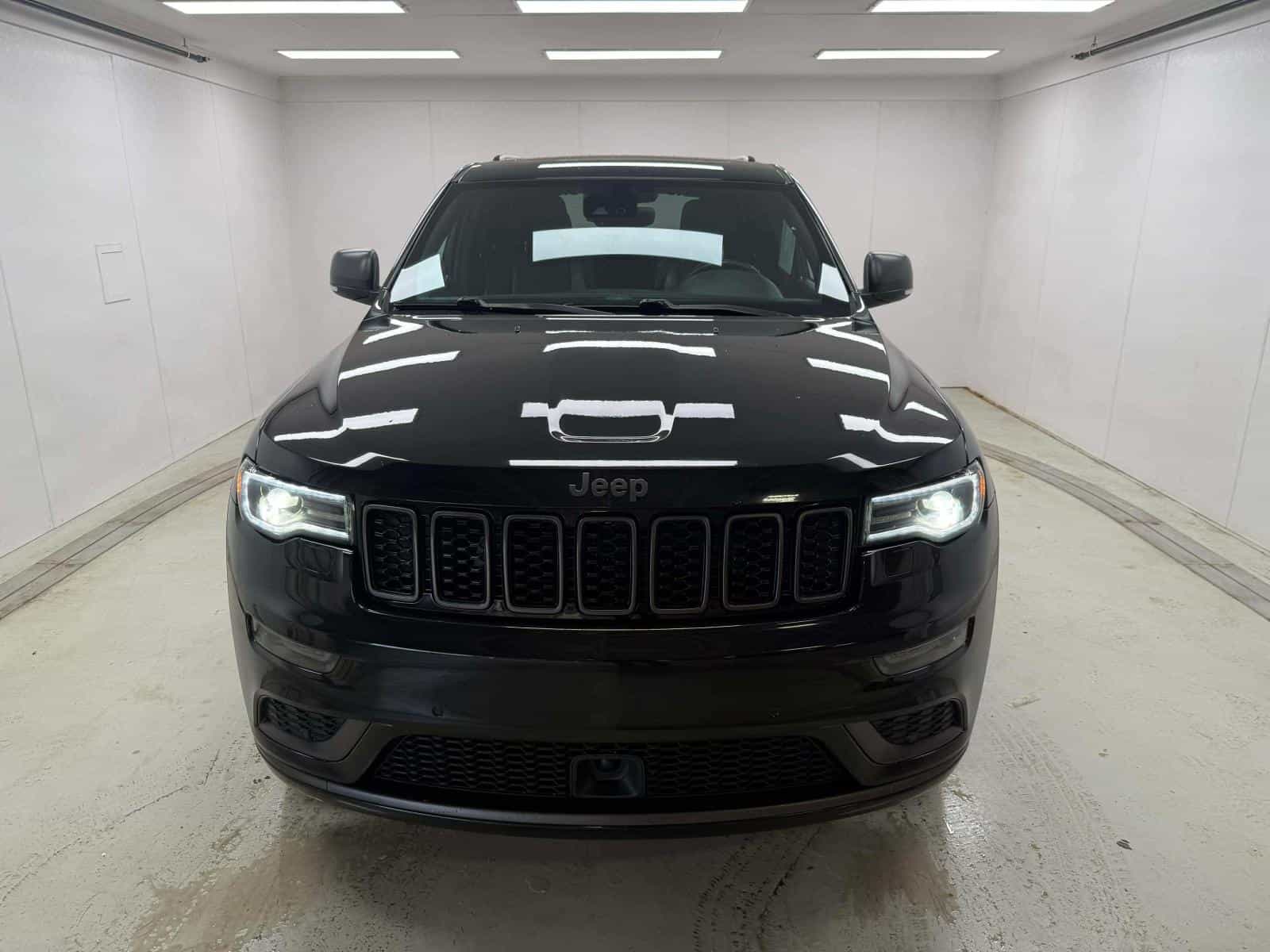 2018 Jeep Grand Cherokee Overland Overland - Image 2