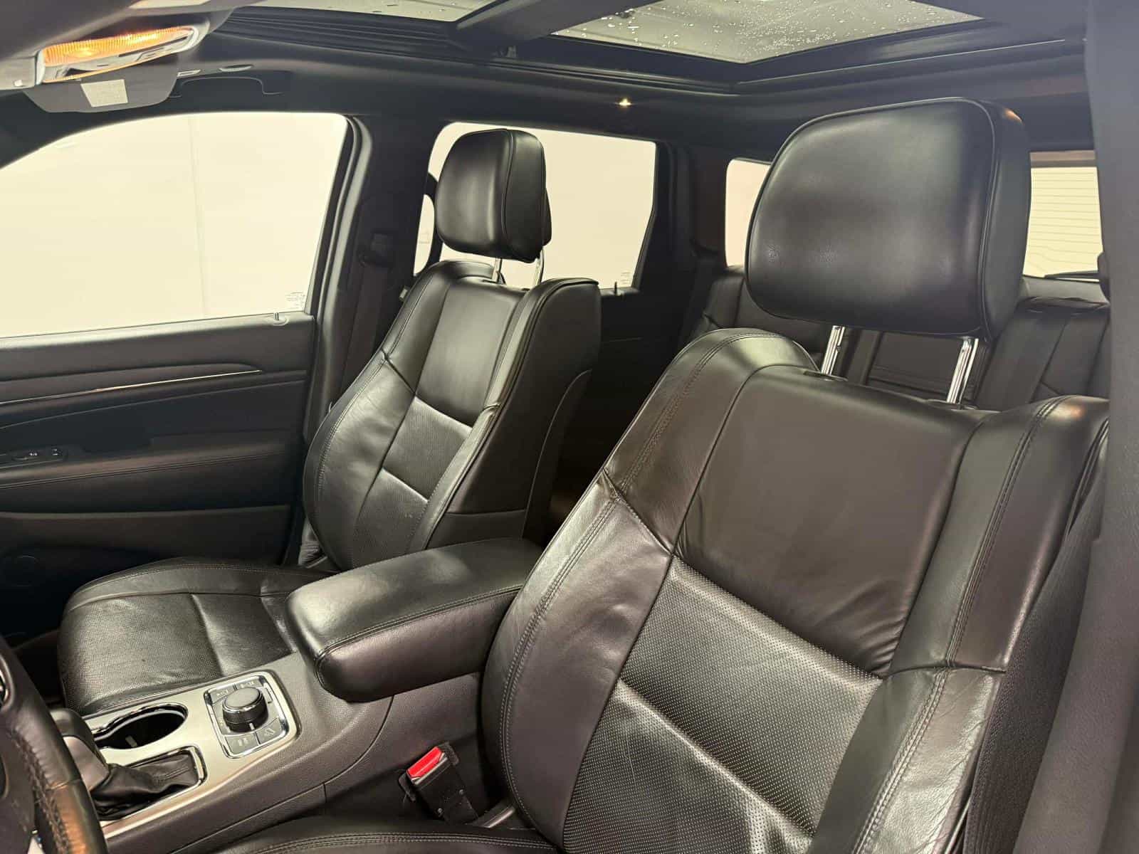 2018 Jeep Grand Cherokee Overland Overland - Image 10