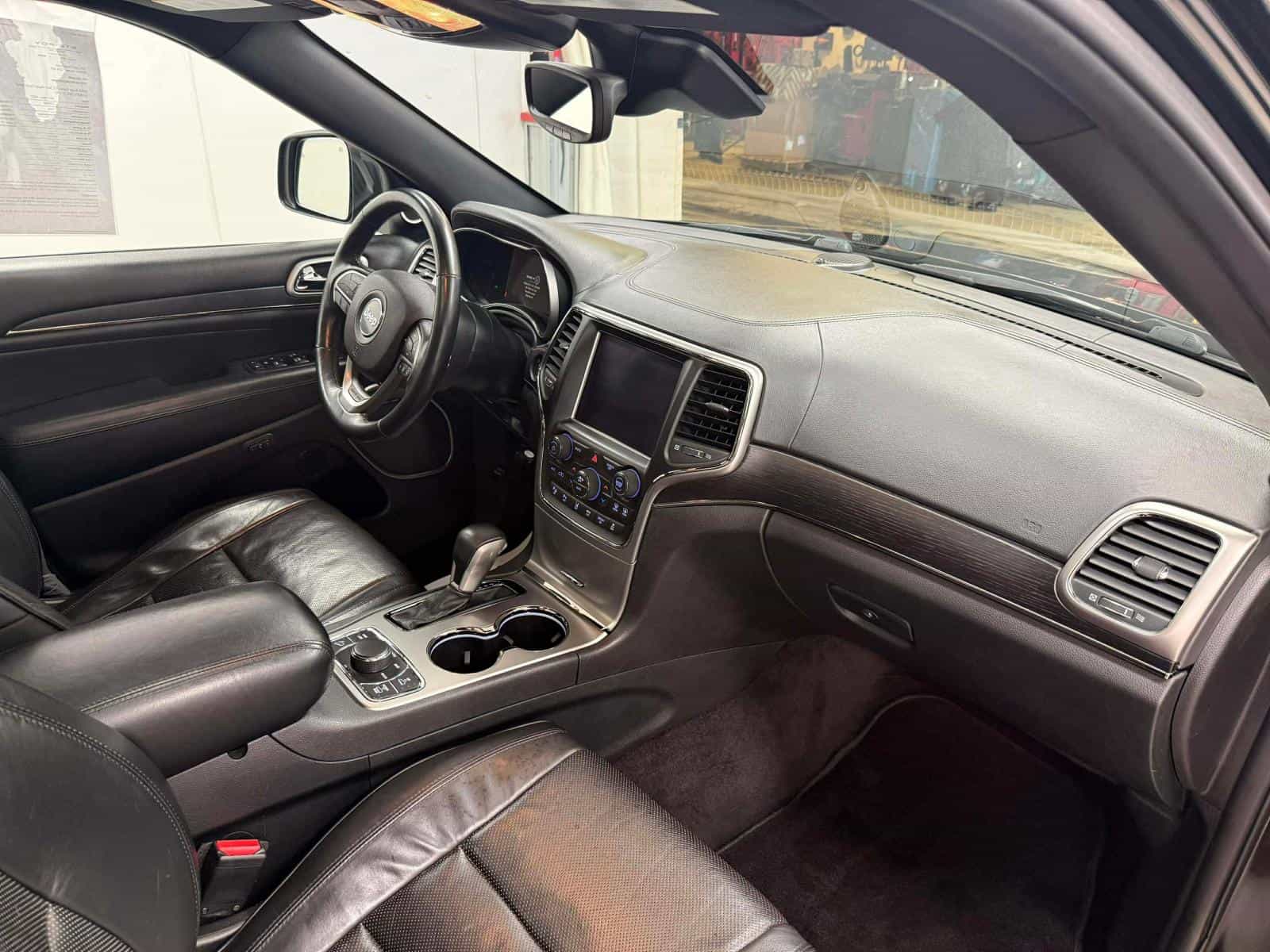 2018 Jeep Grand Cherokee Overland Overland - Image 9