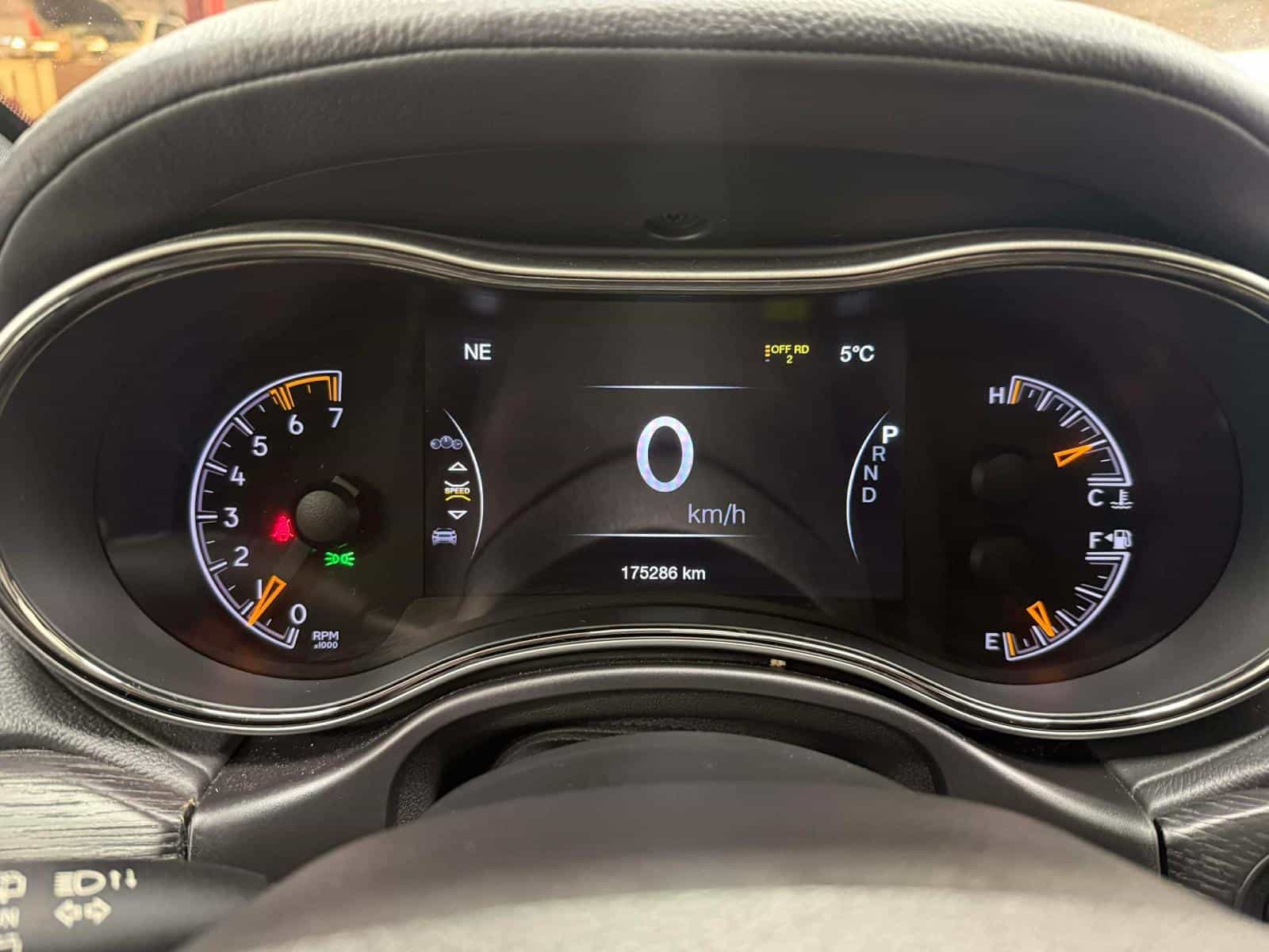 2018 Jeep Grand Cherokee Overland Overland - Image 12