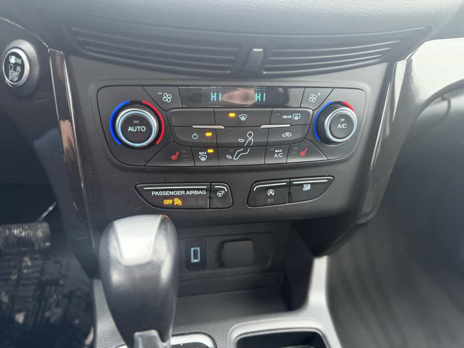 2017 Ford ESCAPE TITANIUM Titanium - Image 16