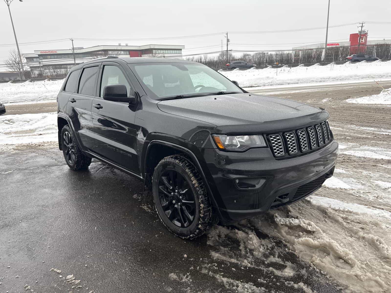 2020 Jeep GRAND CHEROKEE LAR/ALT Altitude - Image 3