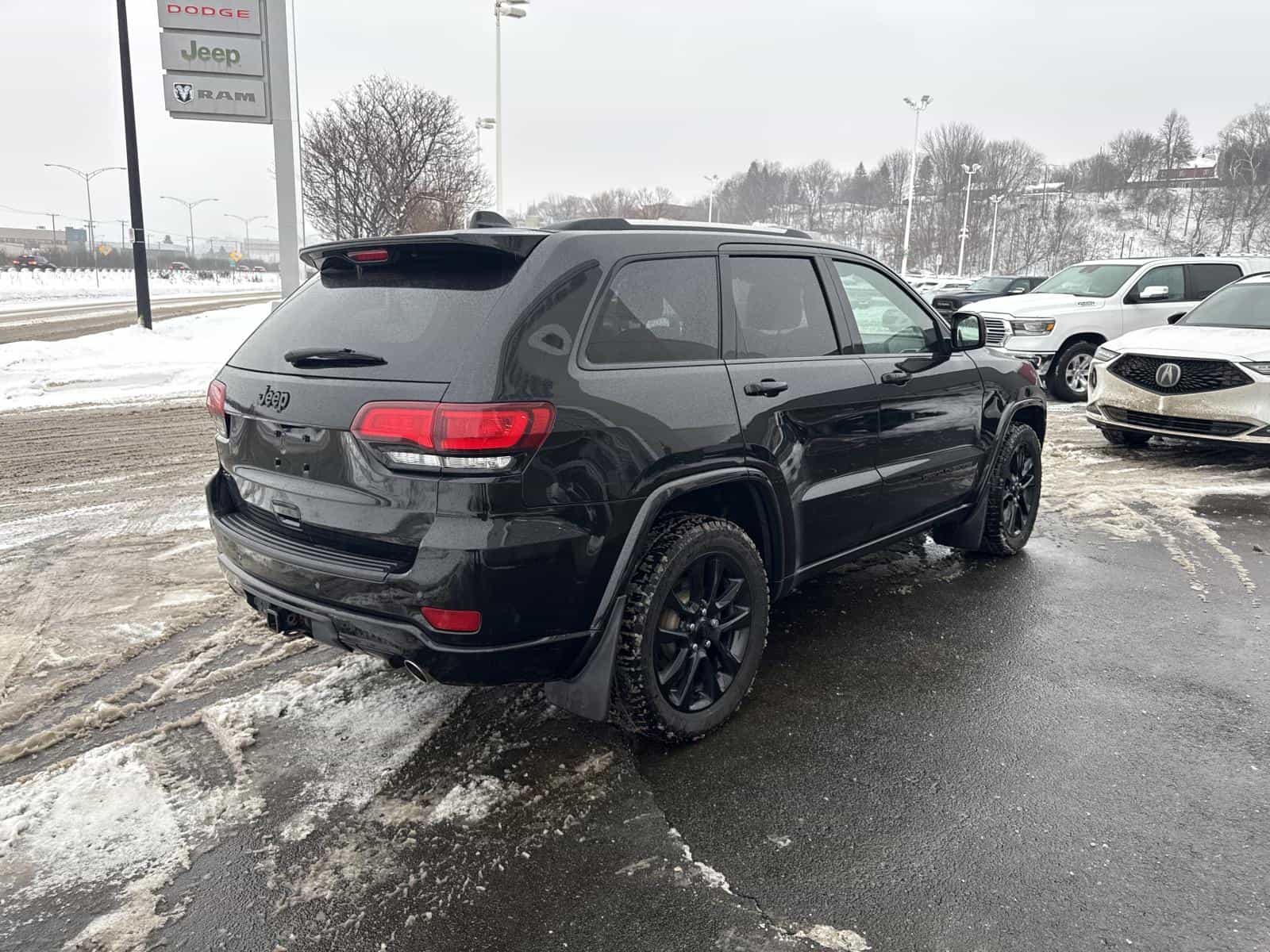 2020 Jeep GRAND CHEROKEE LAR/ALT Altitude - Image 5