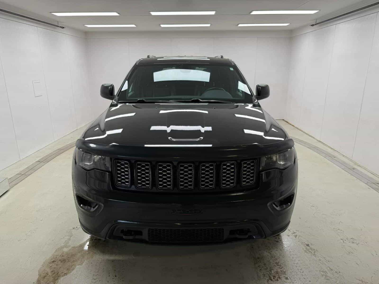 2020 Jeep GRAND CHEROKEE LAR/ALT Altitude - Image 2