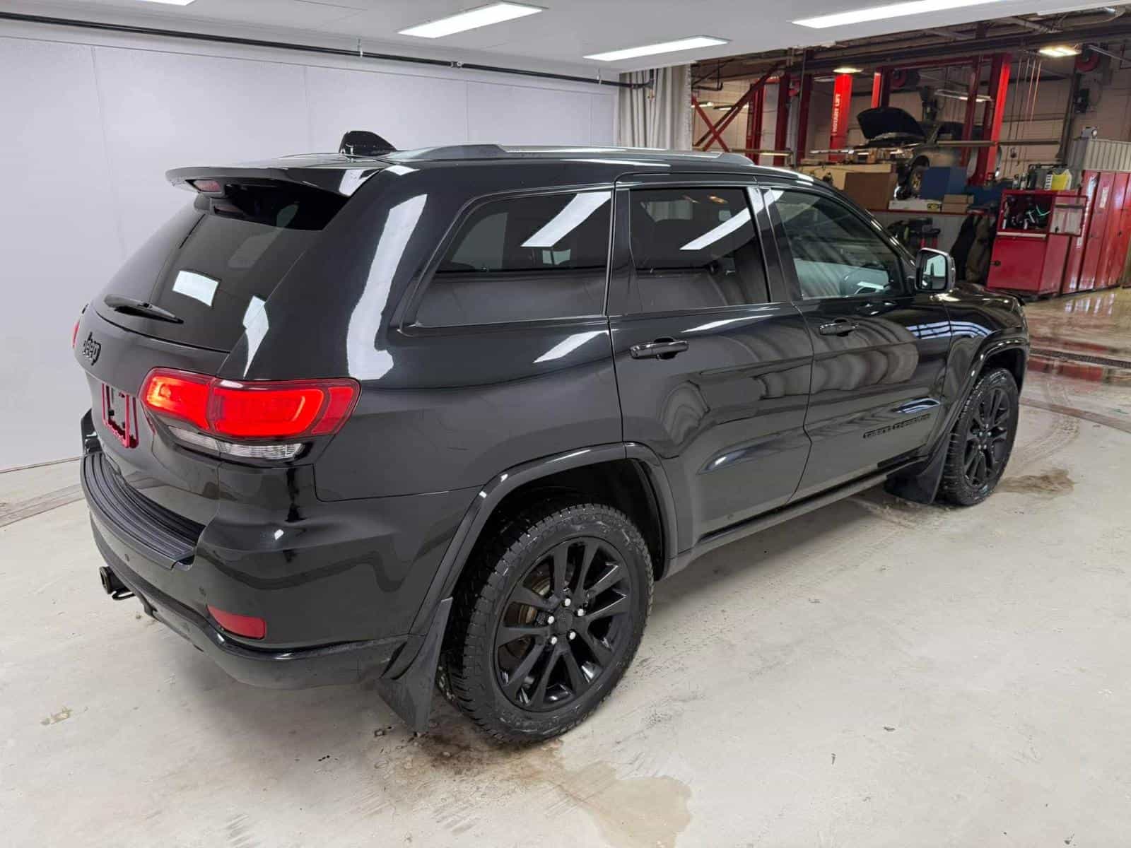 2020 Jeep GRAND CHEROKEE LAR/ALT Altitude - Image 6