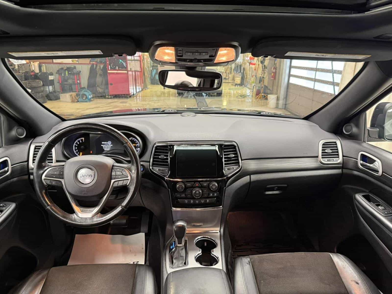 2020 Jeep GRAND CHEROKEE LAR/ALT Altitude - Image 9