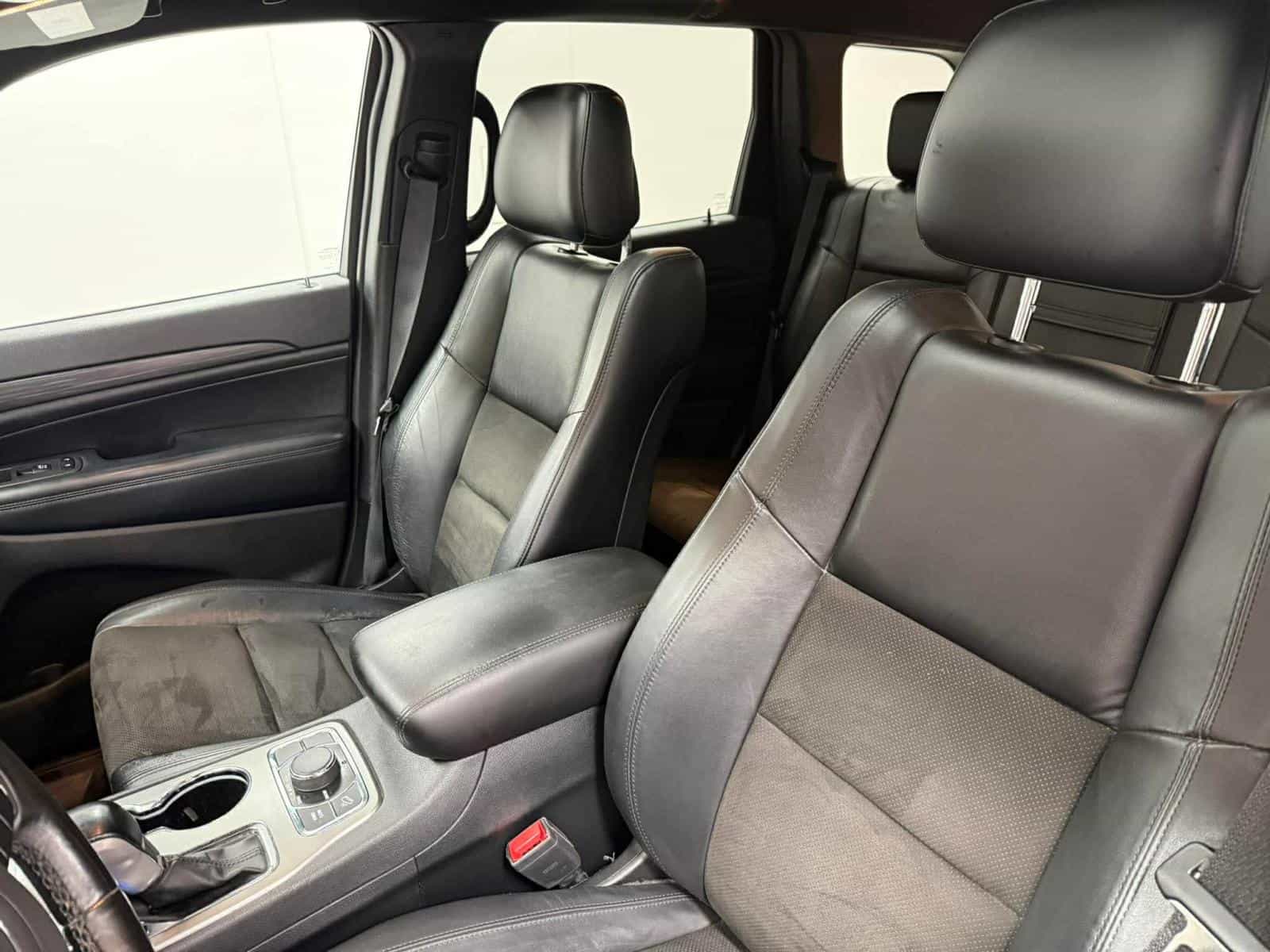 2020 Jeep GRAND CHEROKEE LAR/ALT Altitude - Image 11