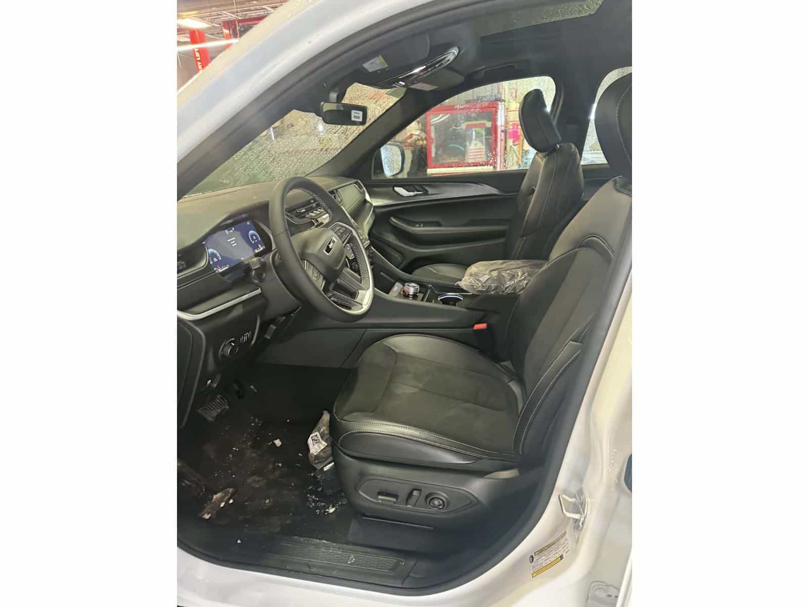 2025 Jeep Grand Cherokee L Altitude - Image 4