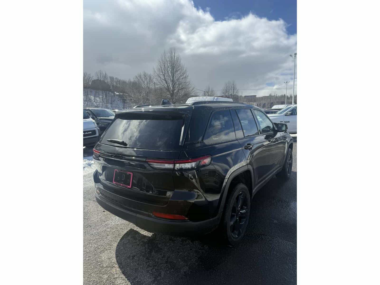 2025 Jeep Grand Cherokee Altitude - Image 7