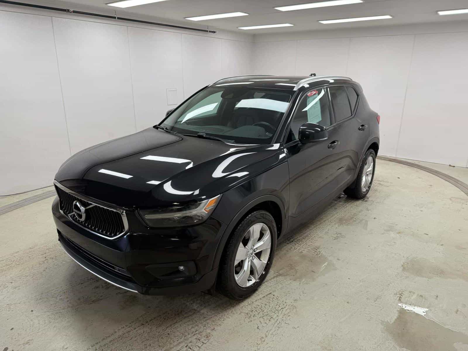2020 Volvo XC40 Momentum - Image 1