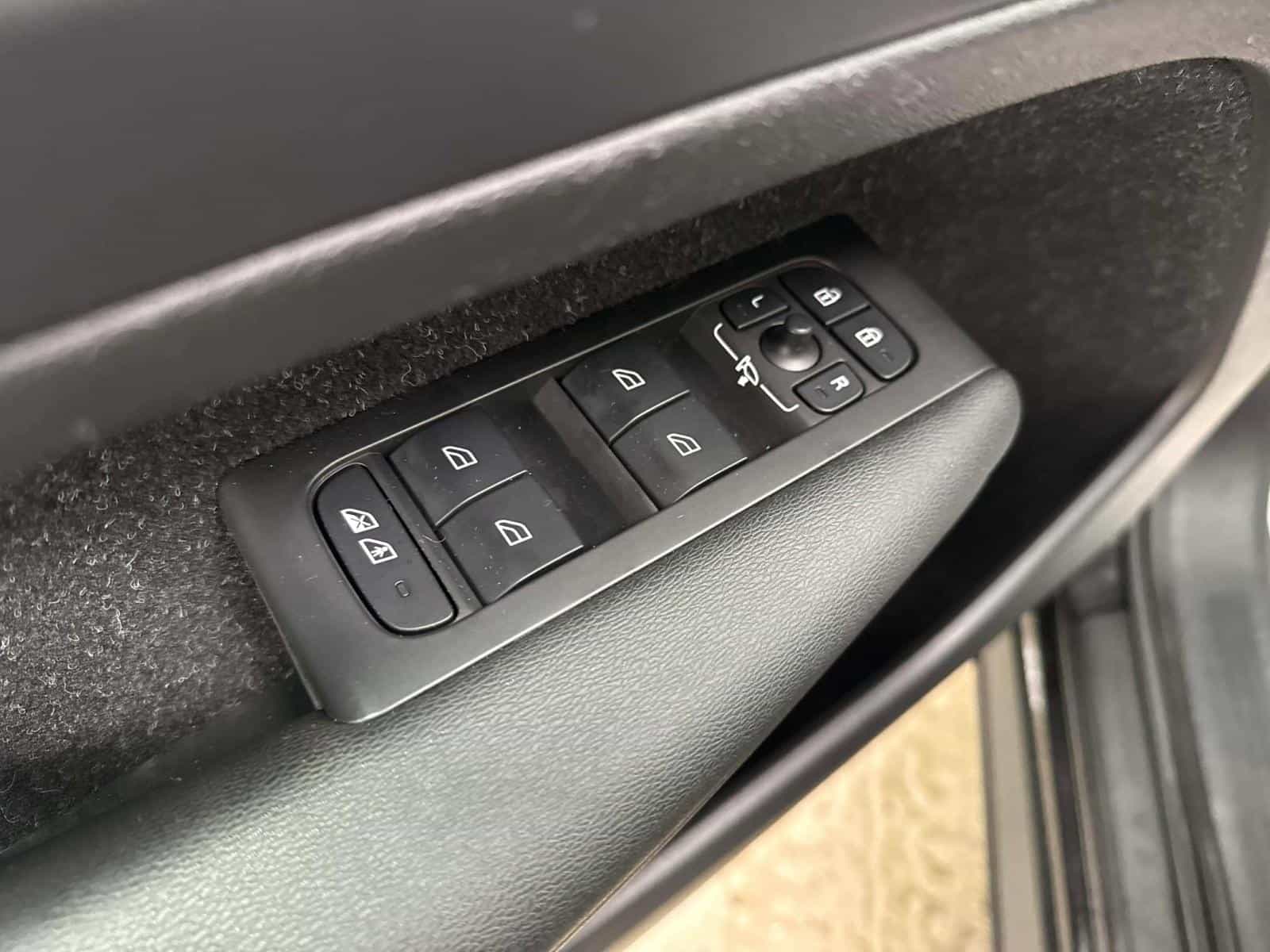 2020 Volvo XC40 Momentum - Image 14