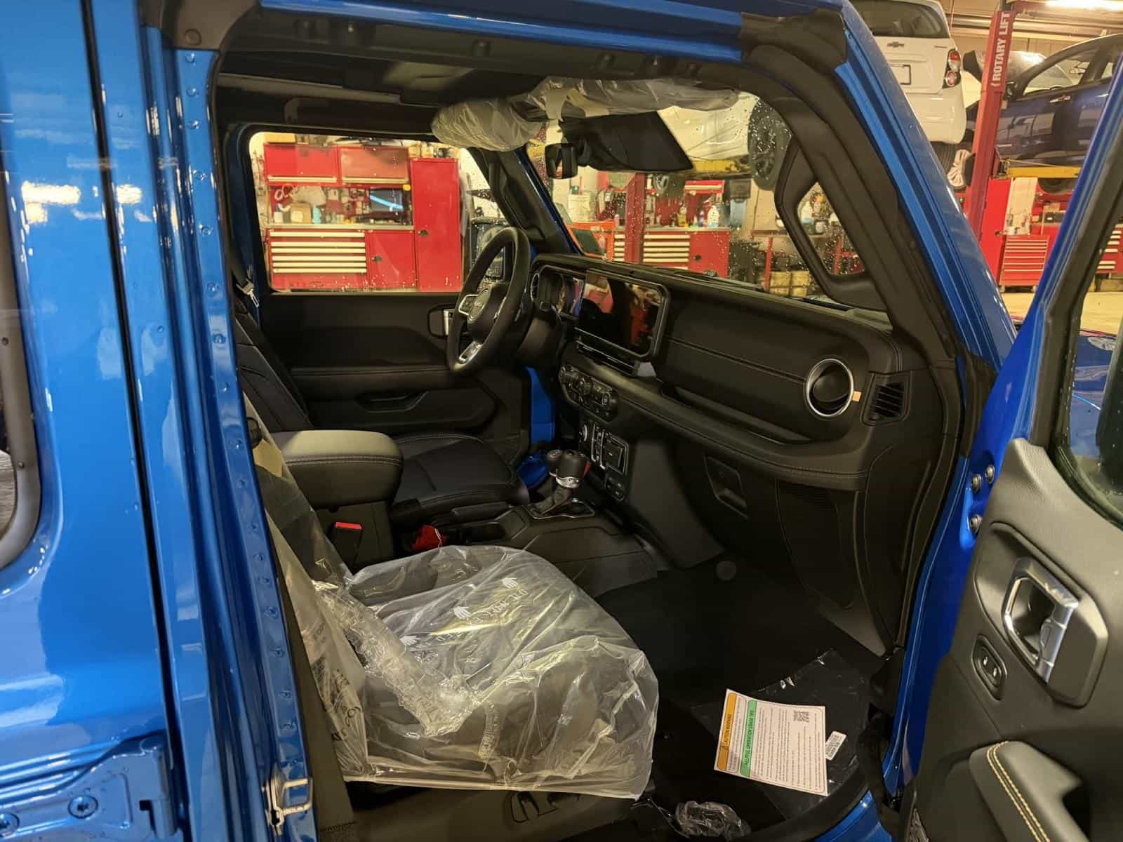 Image 5 Jeep Wrangler 4 Door Sahara 2026