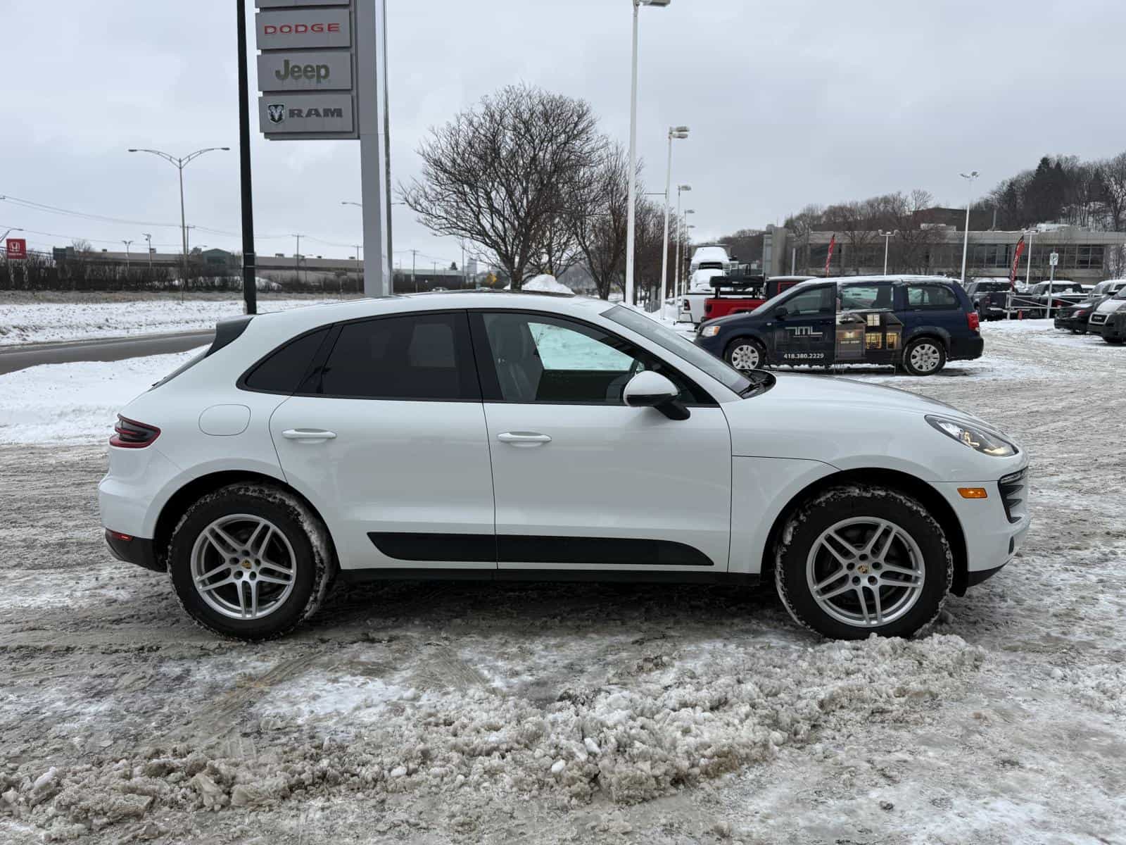 2018 Porsche Macan Base - Image 4