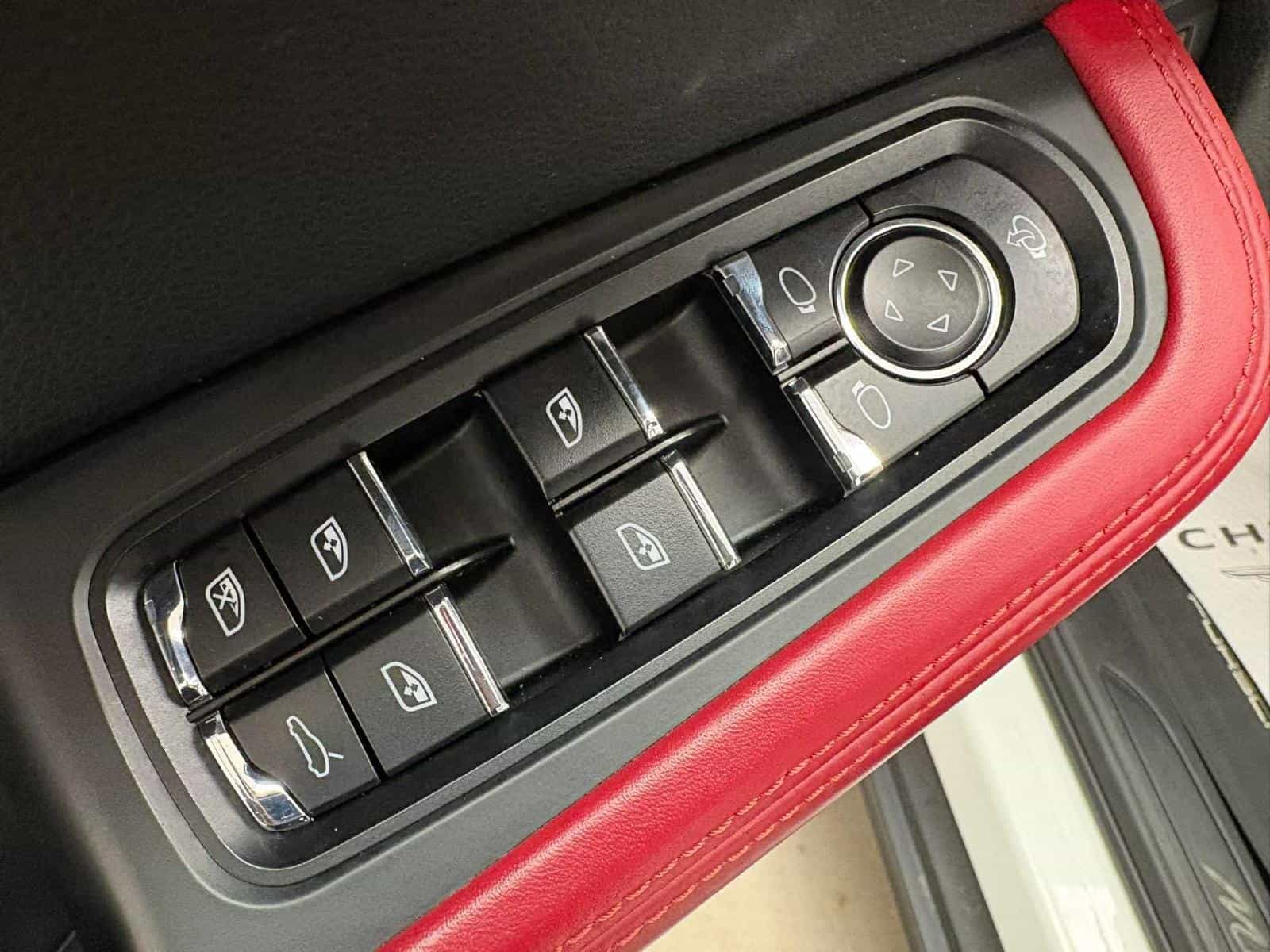 2018 Porsche Macan Base - Image 11