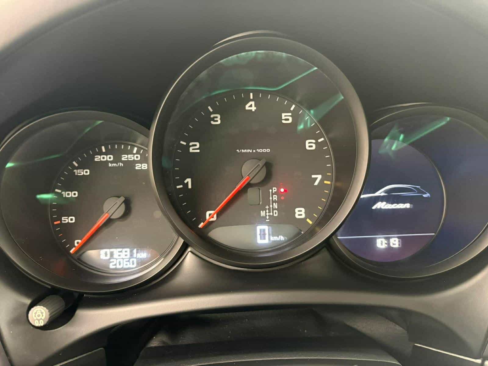 2018 Porsche Macan Base - Image 13