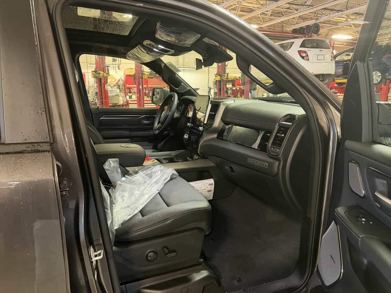 Image 5 RAM 1500 Sport 2026