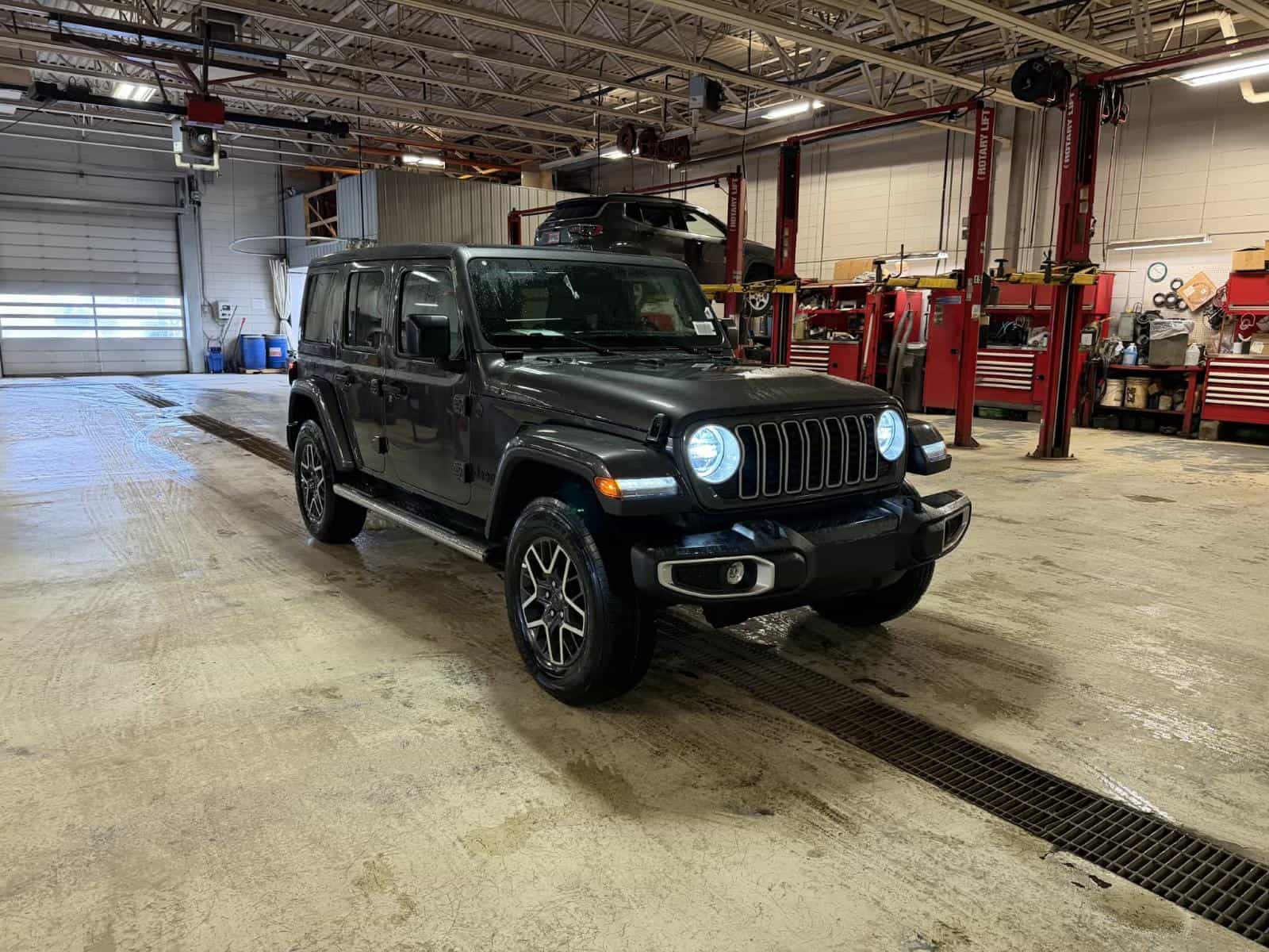 Image 2 Jeep Wrangler 4 Door Sahara 2026