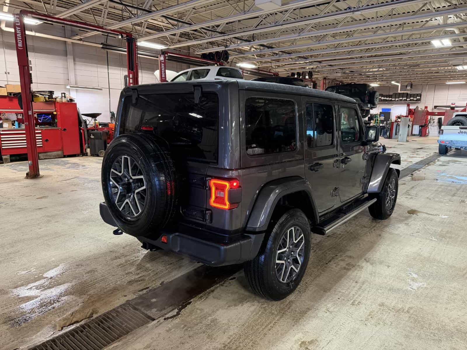 2026 Jeep Wrangler 4 Door Sahara - Image 3