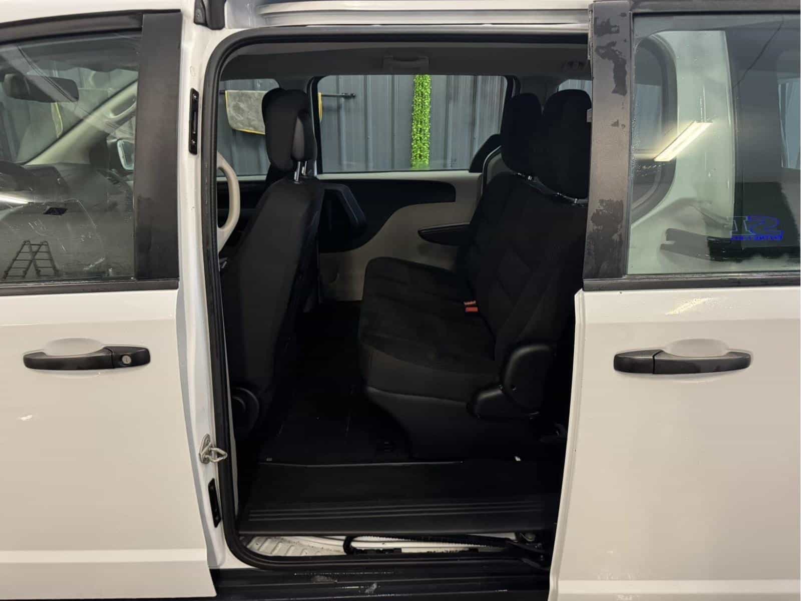 2020 Dodge GRAND CARAVAN SE SE - Image 13