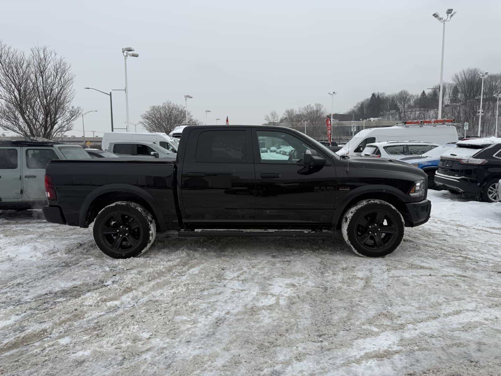 2021 RAM 1500 CLASSIC SLT Warlock - Image 4