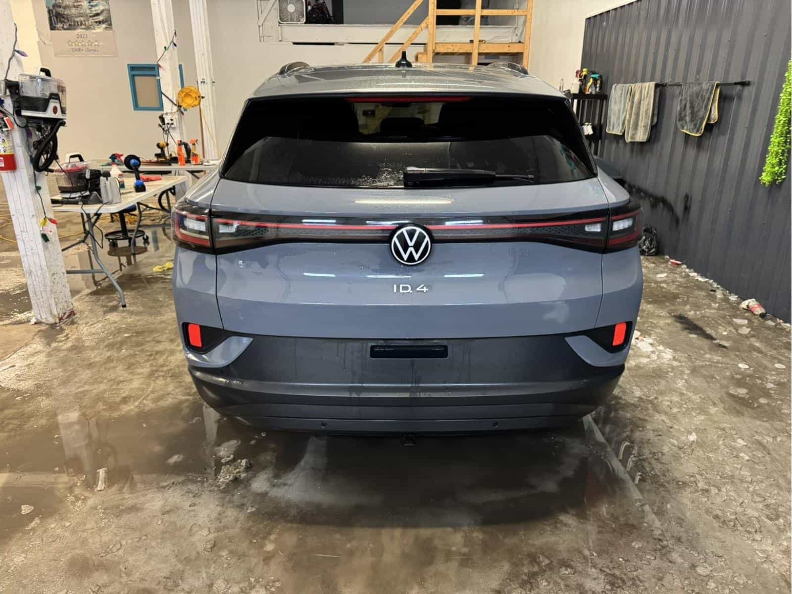 2023 Volkswagen ID.4 Pro - Image 4