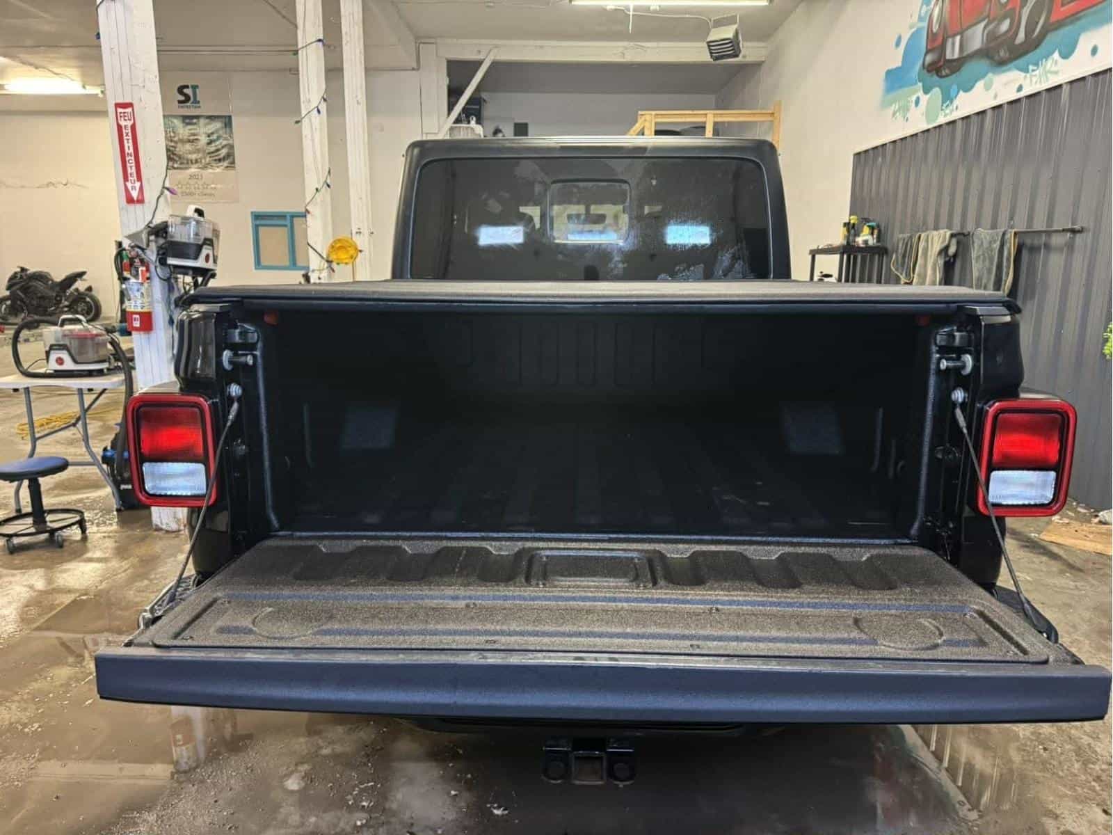 2022 Jeep Gladiator Overland - Image 7