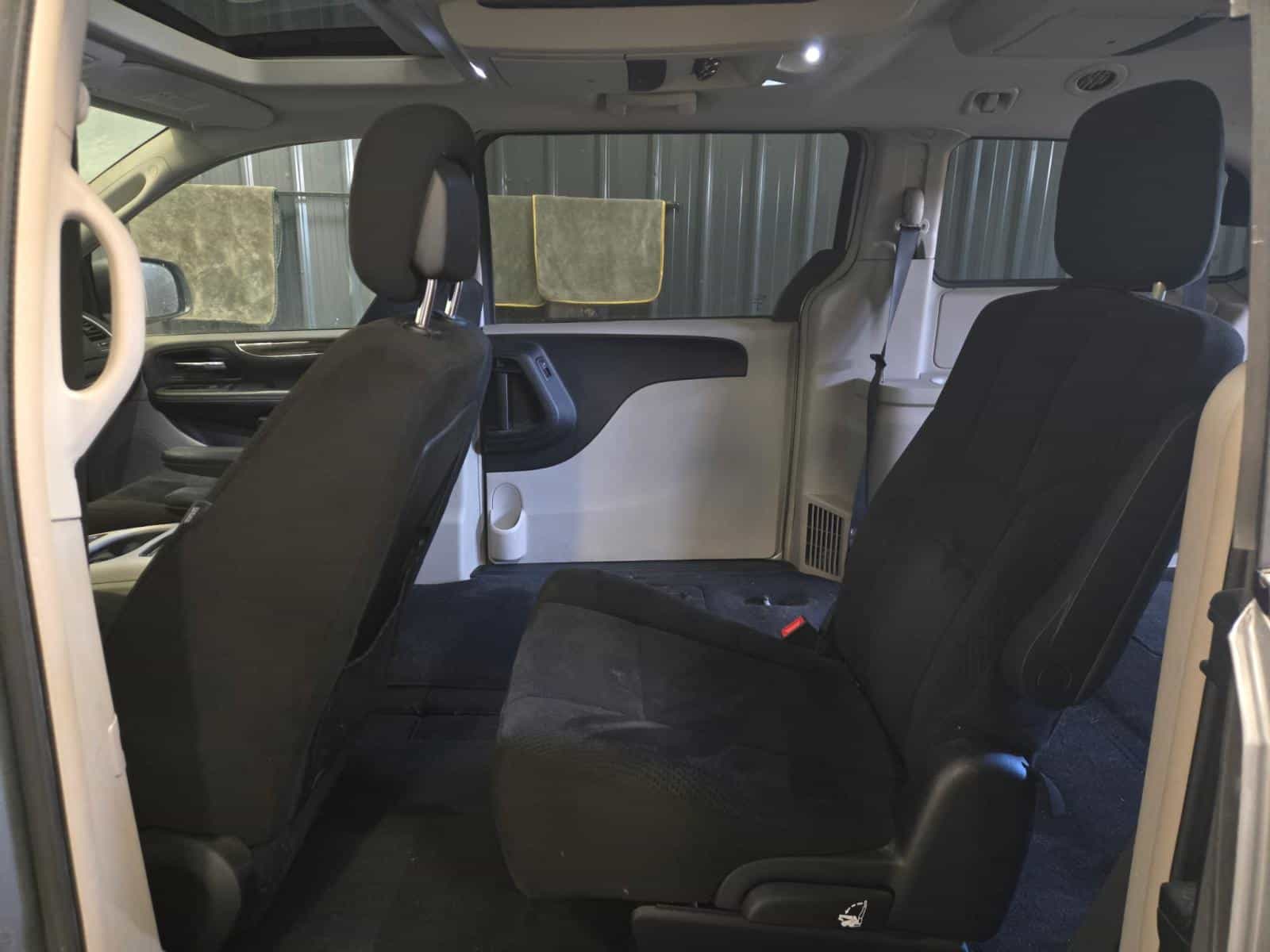 2013 Chrysler Town & Country Touring - Image 11