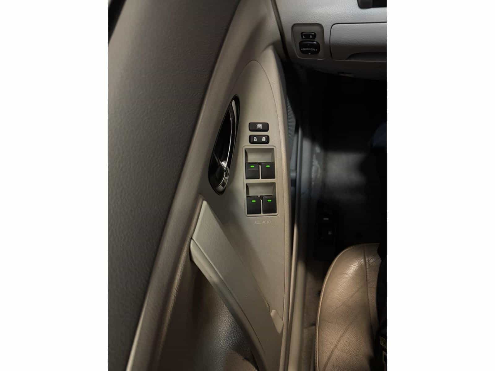 2010 Toyota Camry LE - Image 12