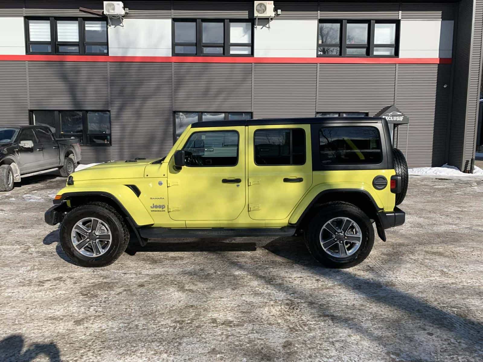 2023 Jeep Wrangler Sahara - Image 7