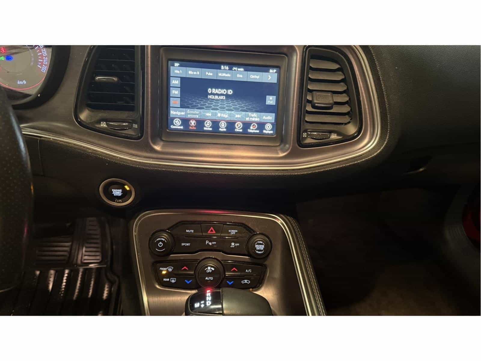 2018 Dodge CHALLENGER SXT SXT - Image 11