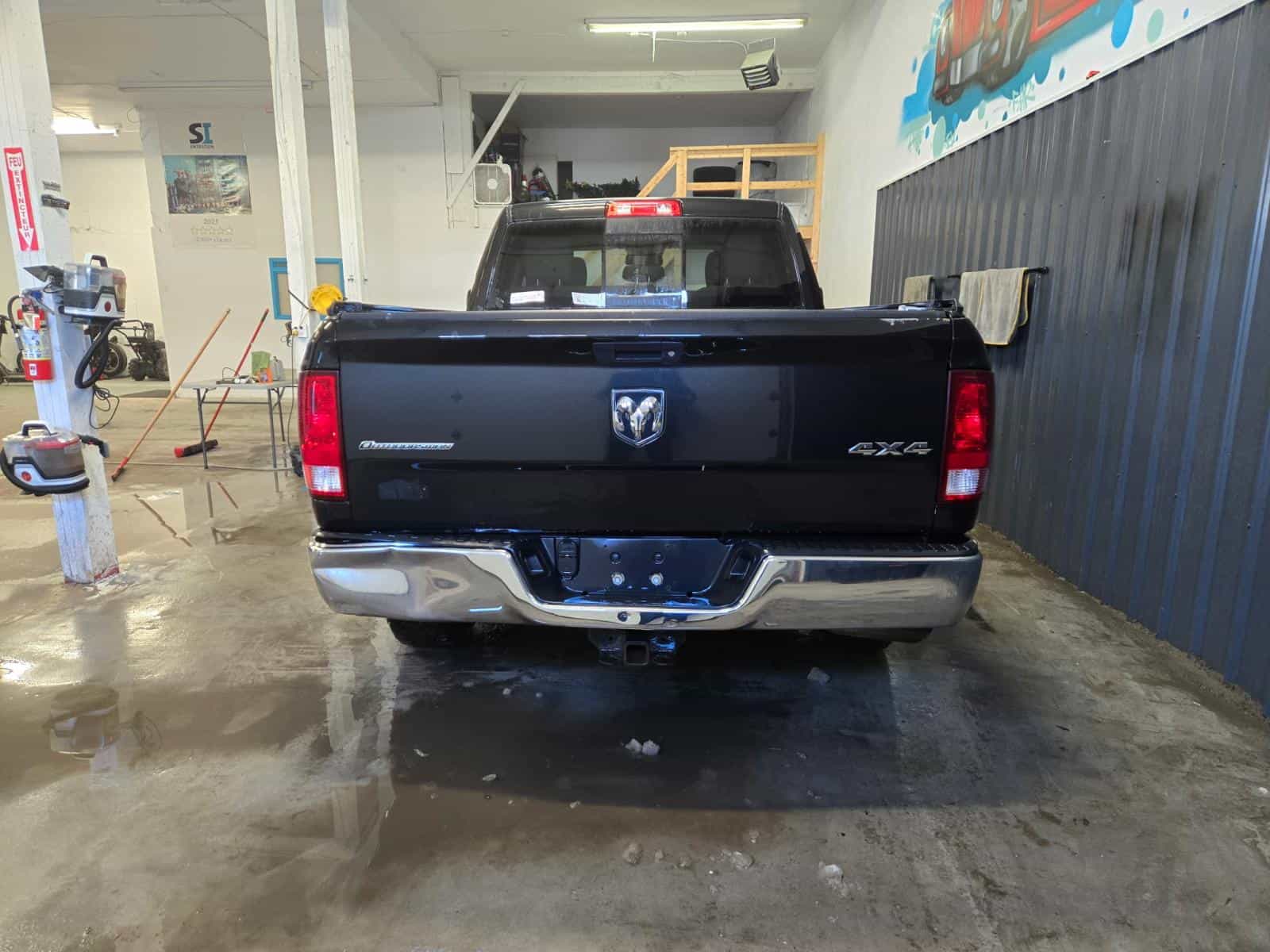 2017 RAM 1500 Outdoorsman - Image 5