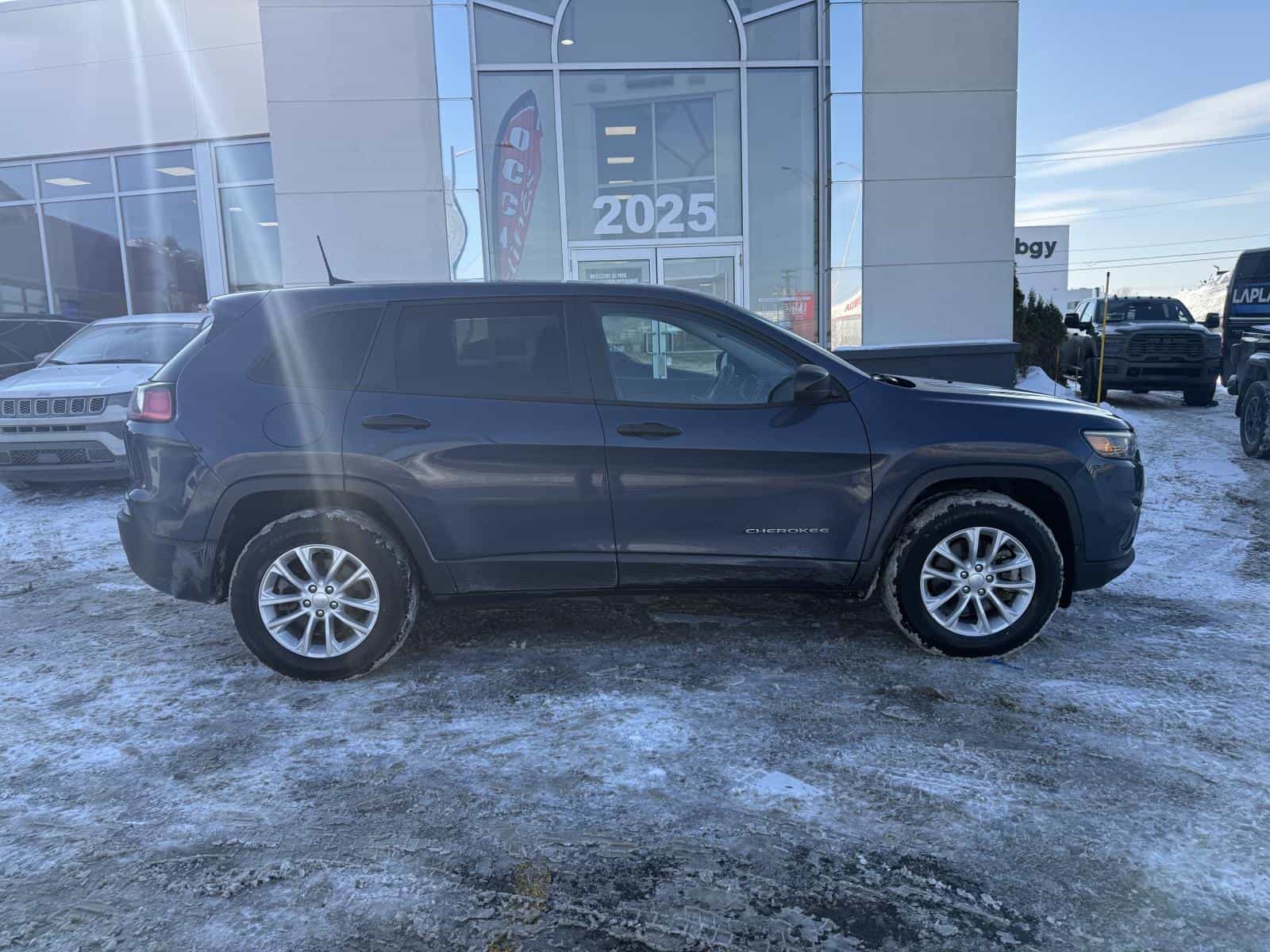 Image 4 Jeep Cherokee Sport 2022