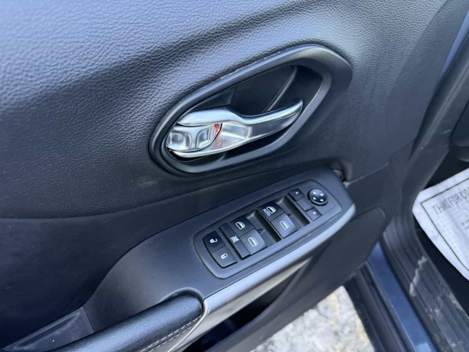 Image 13 Jeep Cherokee Sport 2022