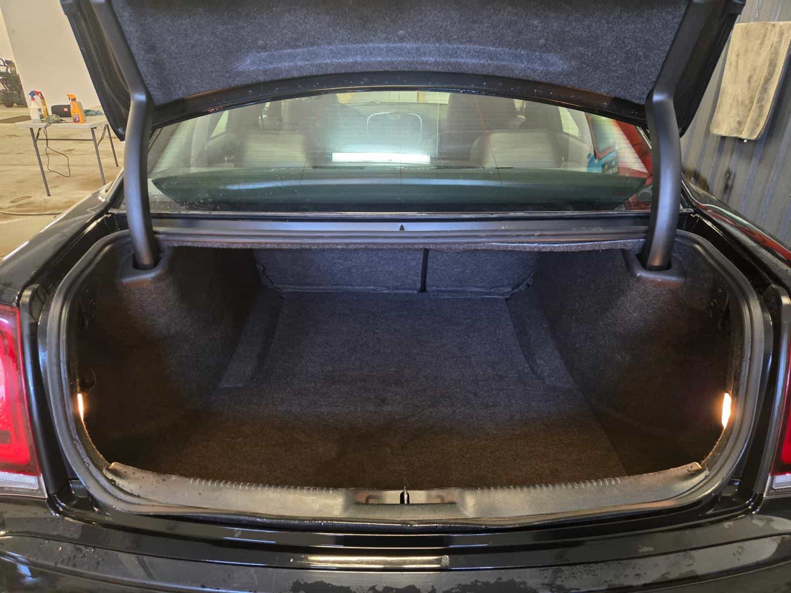 2022 Chrysler 300 Touring L - Image 9