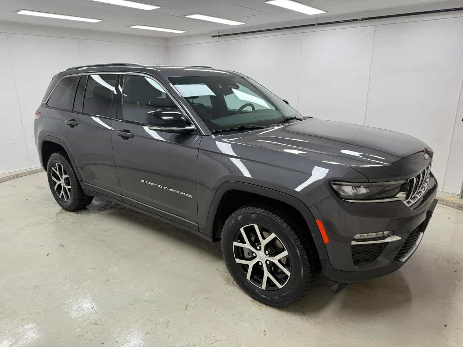 2024 Jeep Grand Cherokee Limited - Image 3