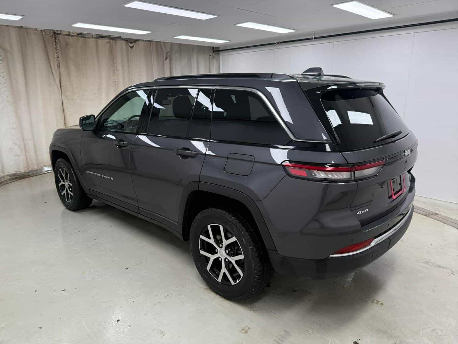 2024 Jeep Grand Cherokee Limited Limited - Image 6