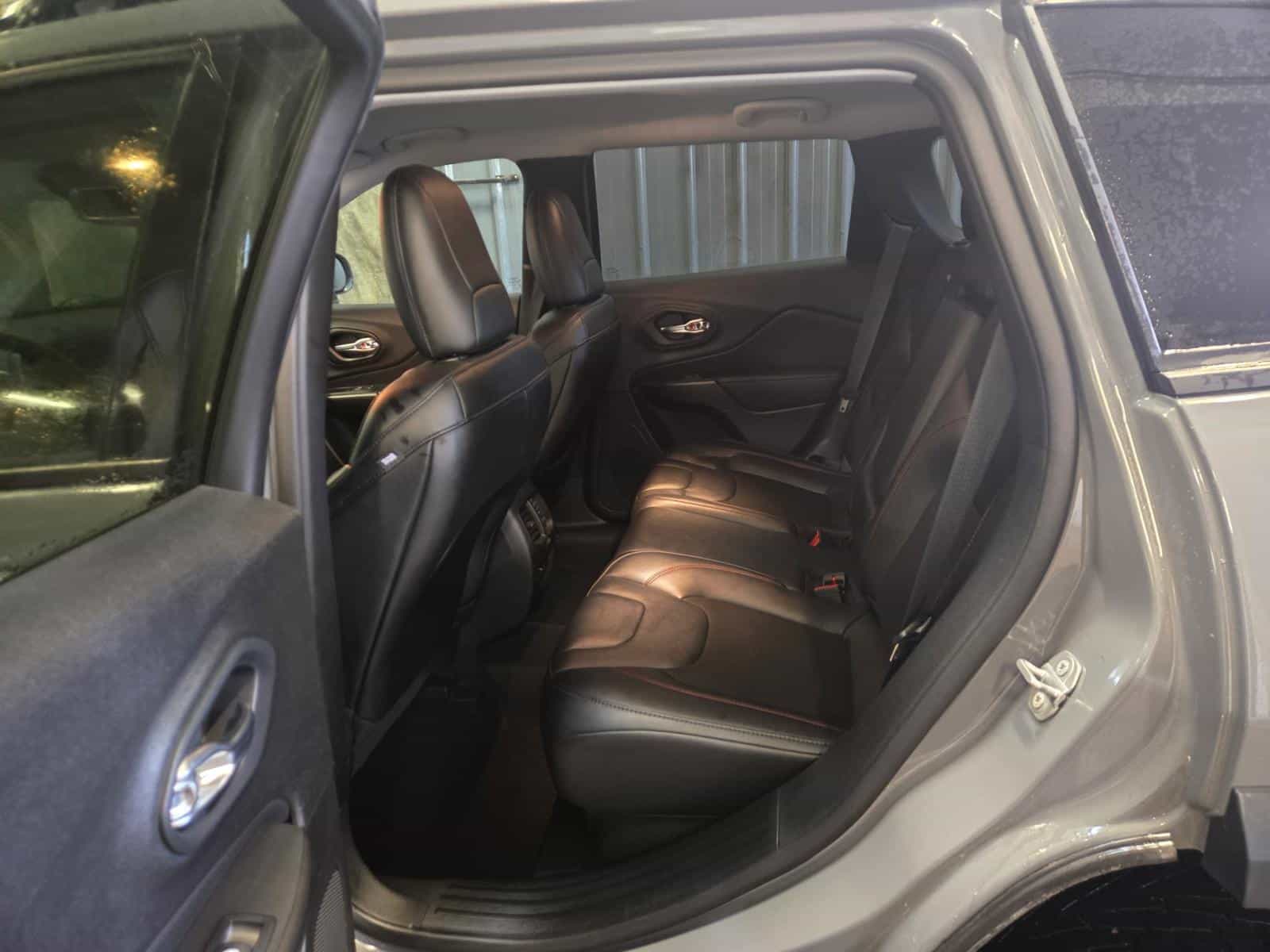 2022 Jeep Cherokee Trailhawk - Image 11