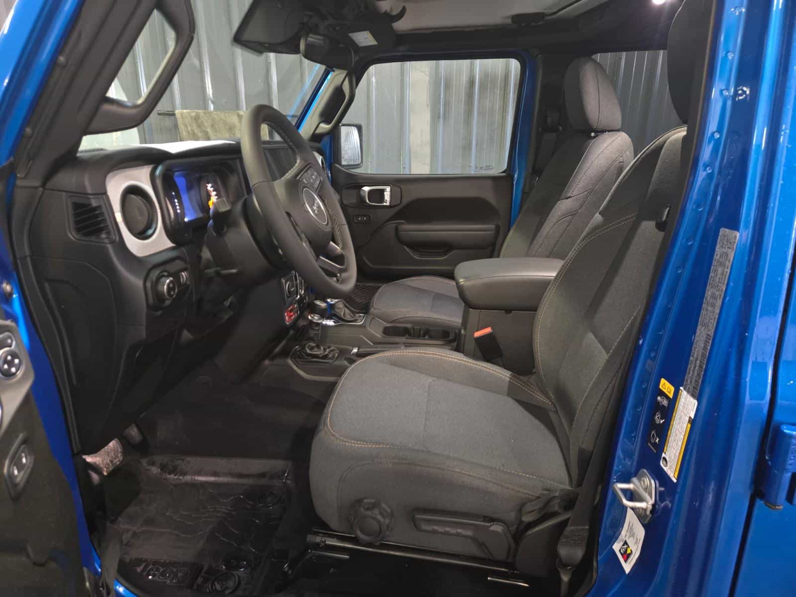 2025 Jeep Gladiator Willys - Image 11