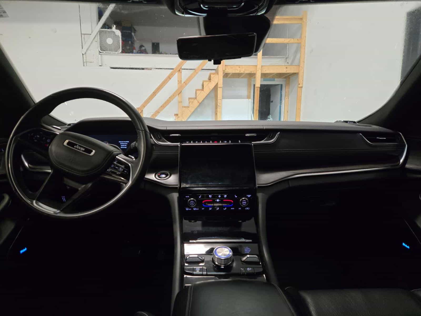 2022 Jeep Grand Cherokee Overland - Image 13